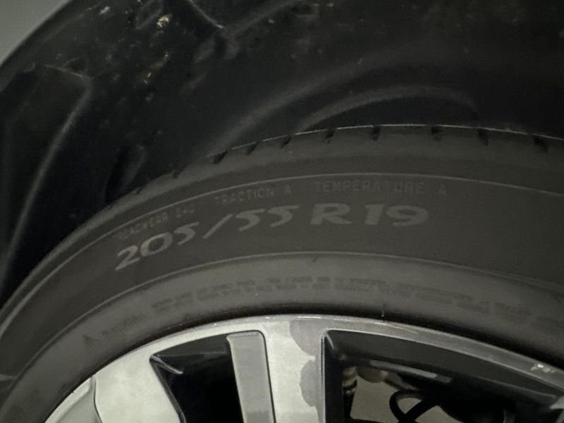 Peugeot 3008 Puretech 130ch s&s eat8 gt + sieges chauffants + hayon mains libres