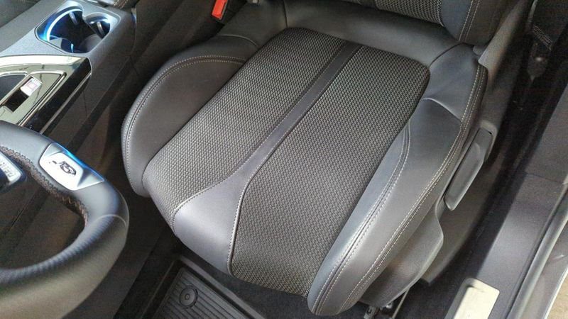 Peugeot 3008 Puretech 130ch s&s eat8 gt + sieges chauffants