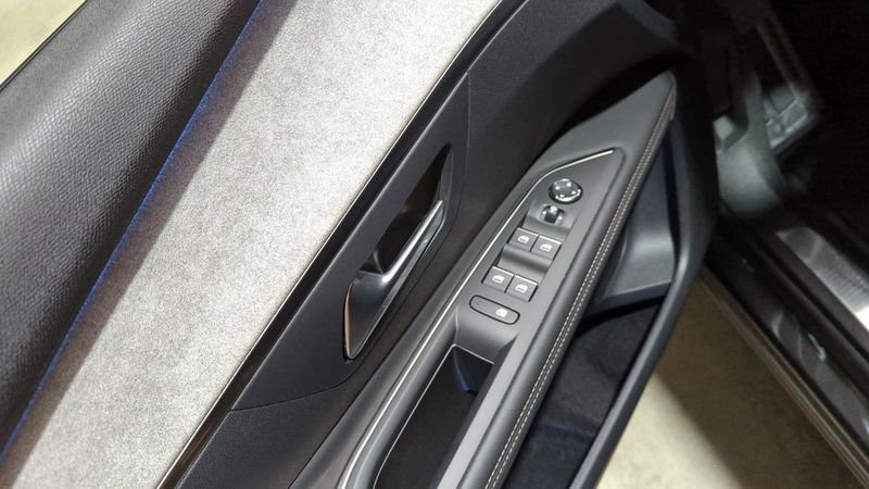 Peugeot 3008 Puretech 130ch s&s eat8 gt + sieges chauffants