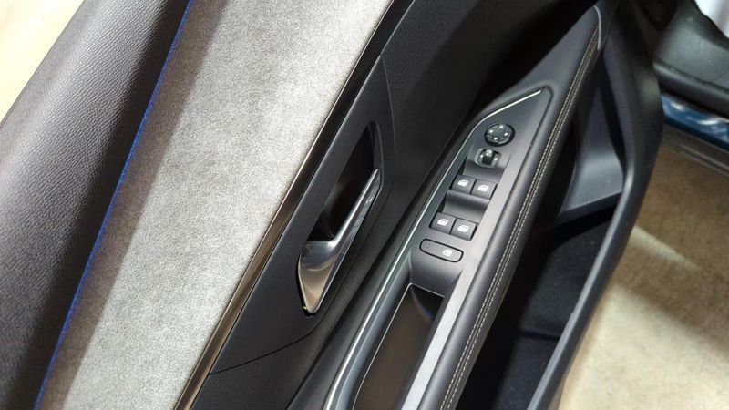 Peugeot 3008 Puretech 130ch s&s eat8 gt + sieges chauffants + hayon mains libres