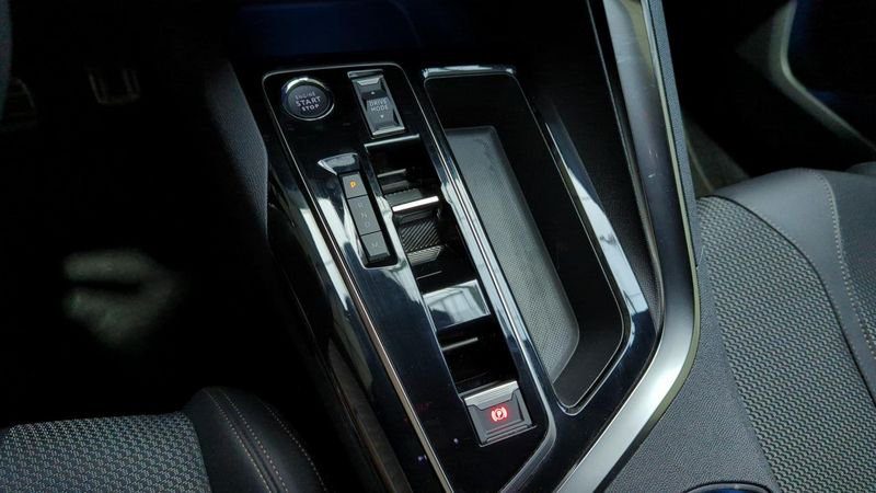 Peugeot 3008 Puretech 130ch s&s eat8 gt + sieges chauffants + hayon mains libres