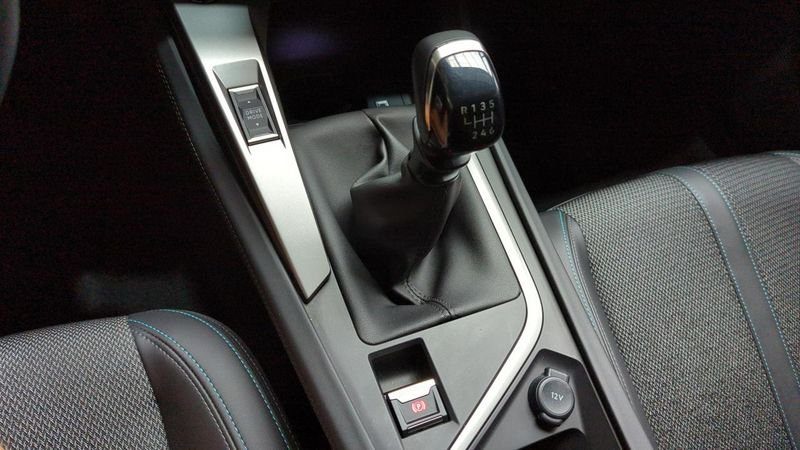 Peugeot 308 Puretech 130cv bvm6 allure + radars av