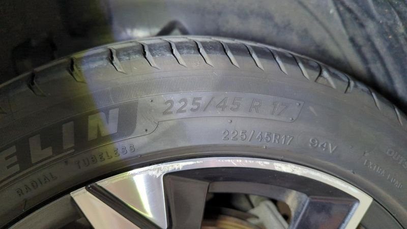 Peugeot 308 Puretech 130cv bvm6 allure + radars av