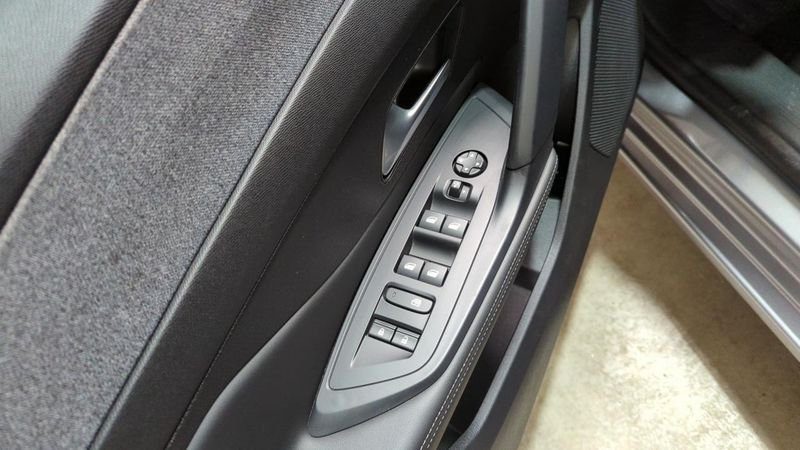 Peugeot 308 Puretech 130cv bvm6 allure + radars av