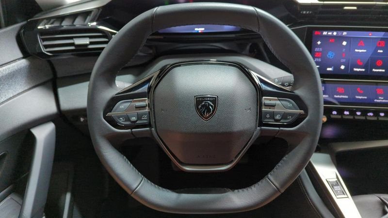 Peugeot 308 Puretech 130cv bvm6 allure + radars av