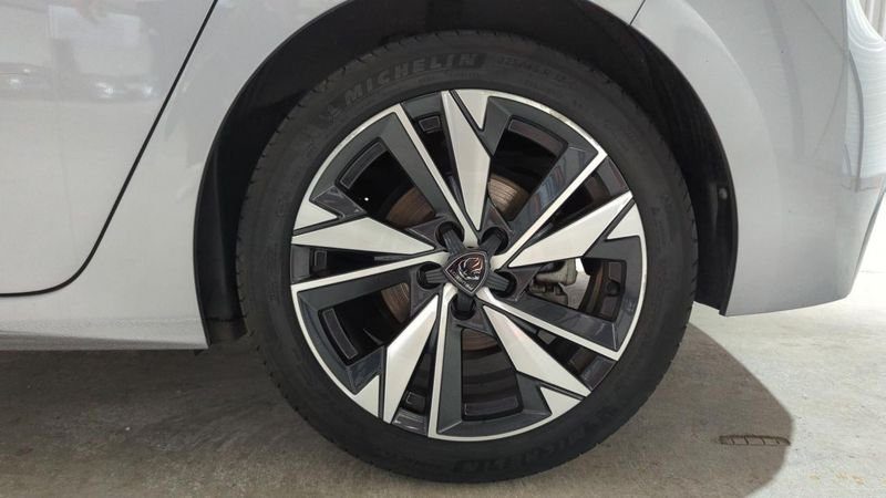 Peugeot 308 Puretech 130cv bvm6 allure + radars av