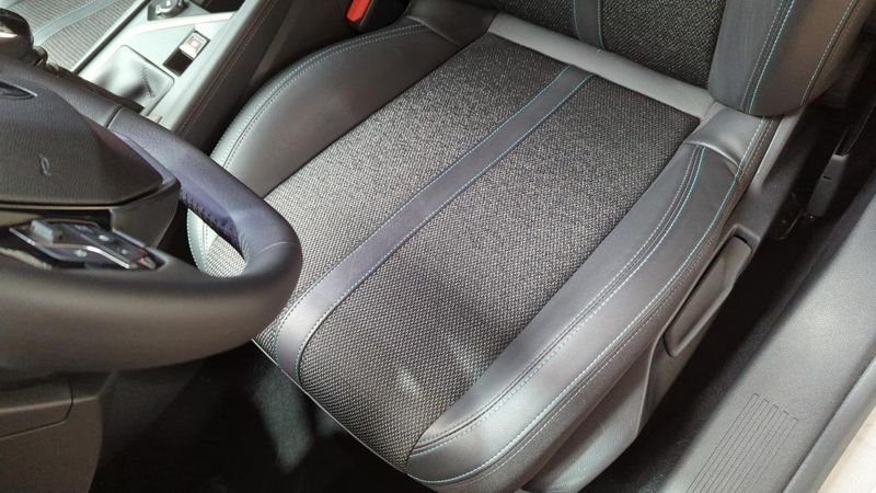 Peugeot 308 Puretech 130cv bvm6 allure + radars av