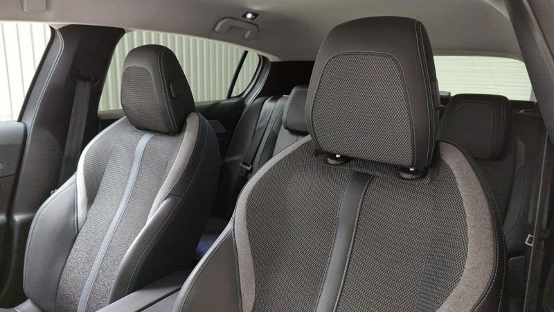 Peugeot 308 Puretech 130cv bvm6 allure + radars av