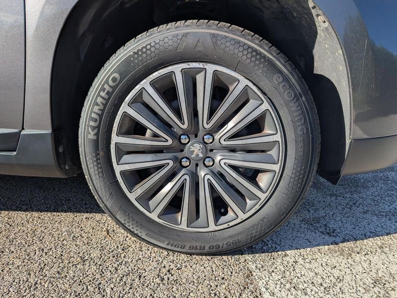 Peugeot 2008 1.2i PureTech 12V - 82 Style