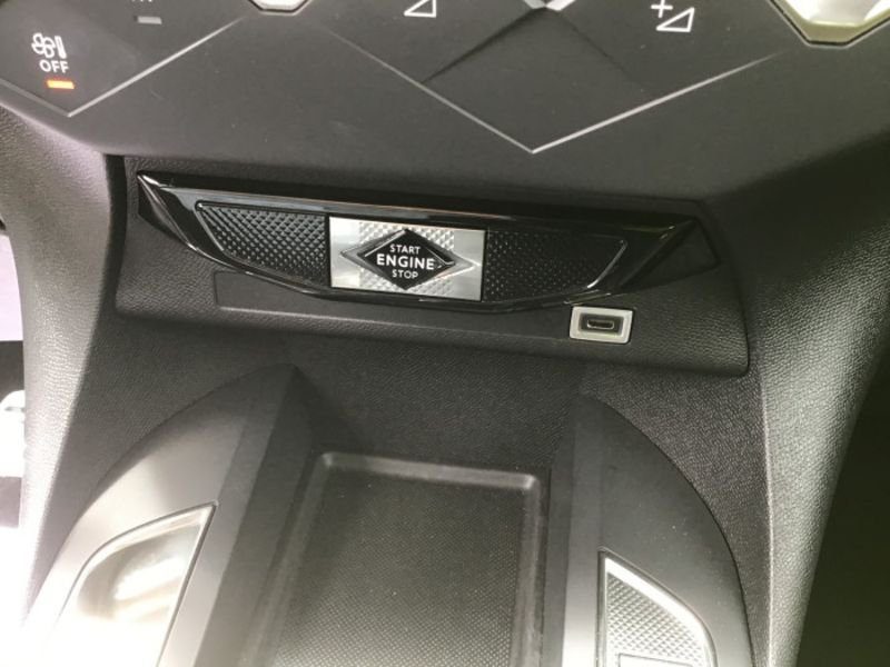 DS DS 3 DS3 PureTech 130 EAT8 Performance Line+