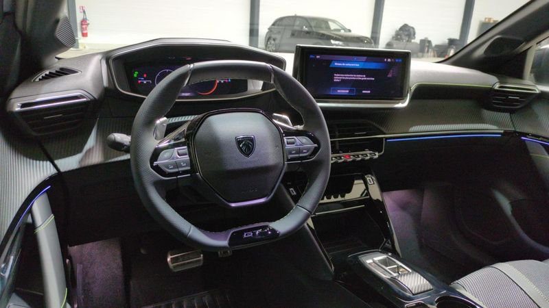 Peugeot 208 Hybrid 110 e-dcs6 gt + angles morts + navi