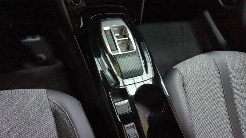 Peugeot 2008 nouveau Hybrid 145 e-dcs6 allure