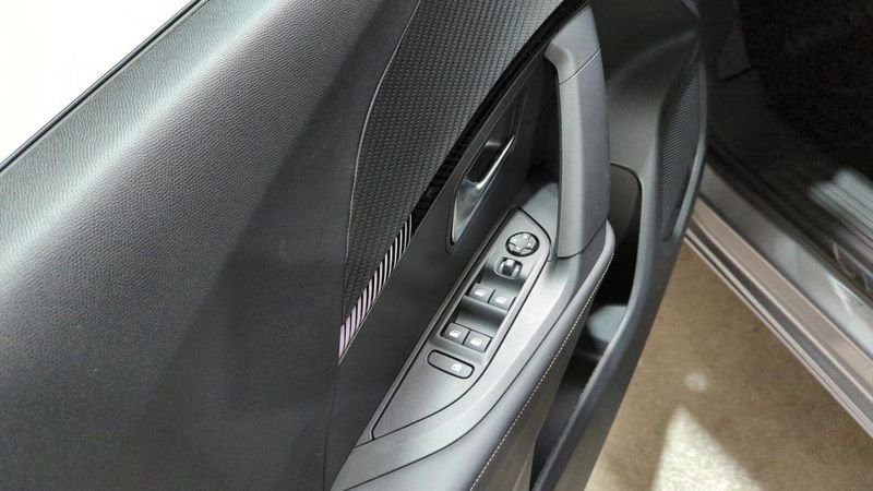 Peugeot 2008 nouveau Hybrid 145 e-dcs6 allure