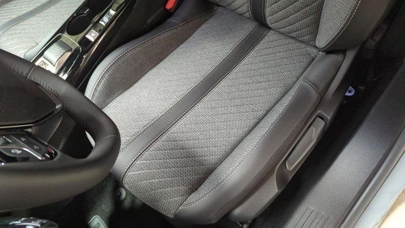 Peugeot 2008 nouveau Hybrid 145 e-dcs6 allure