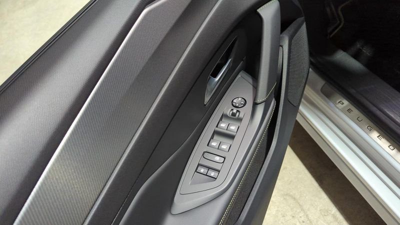 Peugeot 308 Bluehdi 130ch s&s eat8 gt + angles morts + camera 360