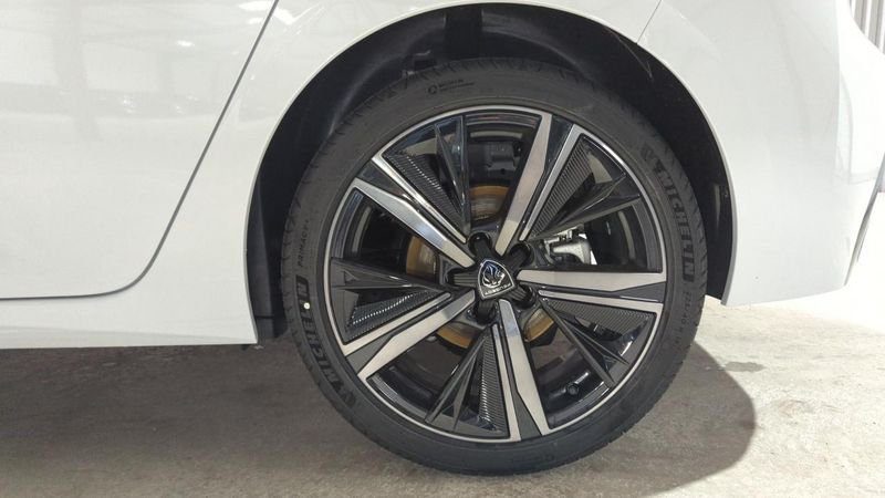 Peugeot 308 Bluehdi 130ch s&s eat8 gt + angles morts + camera 360