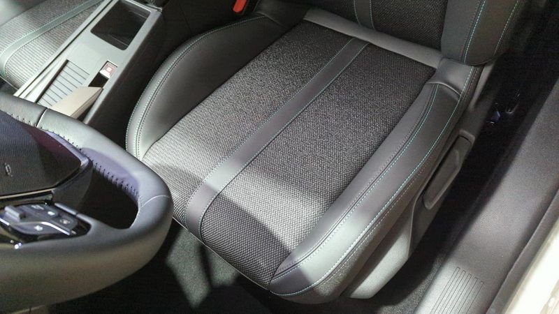 Peugeot 308 Bluehdi 130ch s&s eat8 allure + angles morts + camera 360