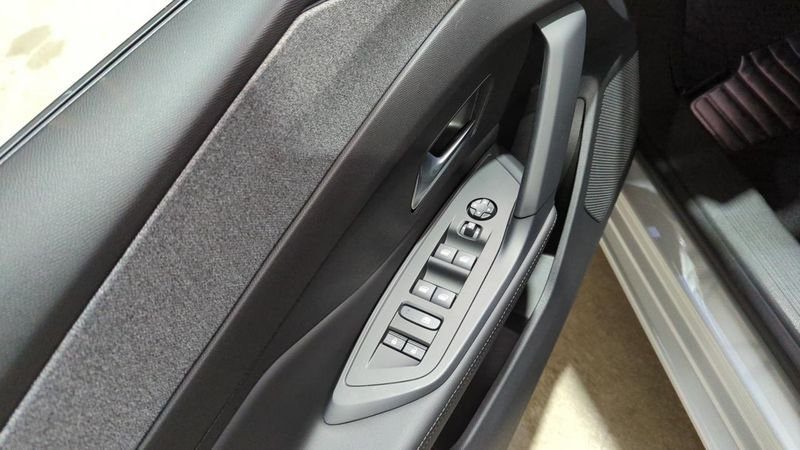 Peugeot 308 Bluehdi 130ch s&s eat8 allure + angles morts + camera 360