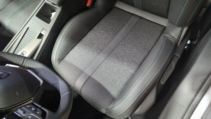 Peugeot 308 Bluehdi 130ch s&s eat8 allure + angles morts + camera 360