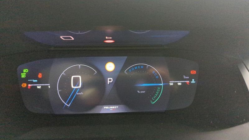 Peugeot 2008 nouveau Hybrid 136 e-dcs6 gt + angles morts + toit pano