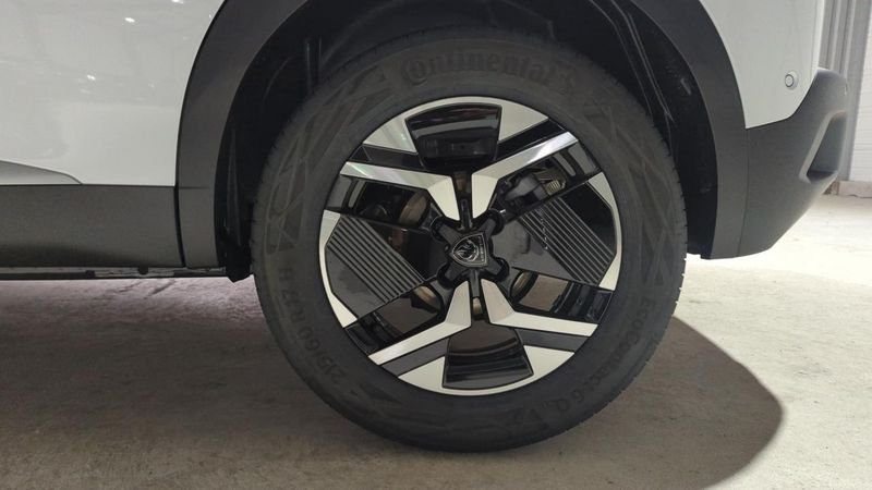 Peugeot 2008 nouveau Hybrid 136 e-dcs6 gt + angles morts + toit pano