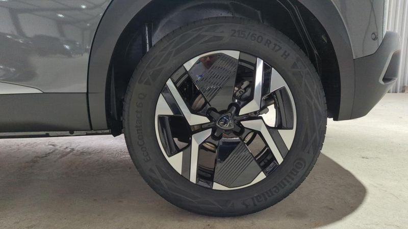 Peugeot 2008 nouveau Hybrid 136 e-dcs6 gt + angles morts + toit pano