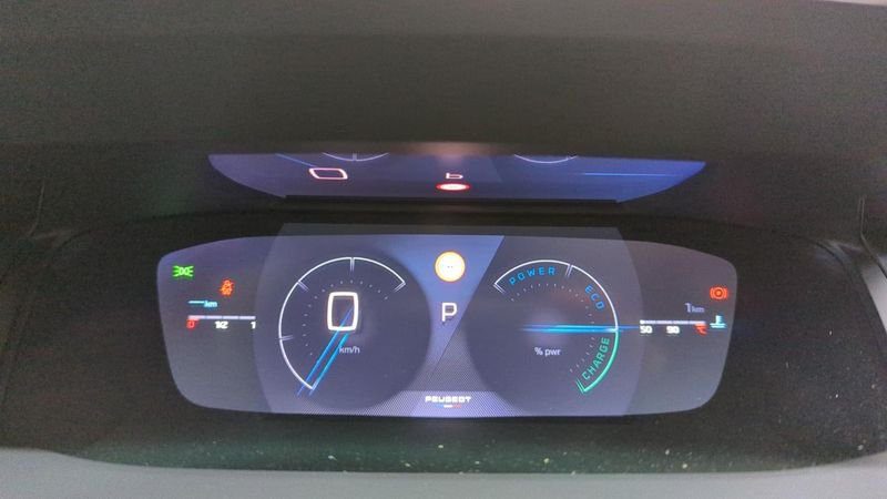 Peugeot 2008 nouveau Hybrid 136 e-dcs6 gt + grip control + toit pano