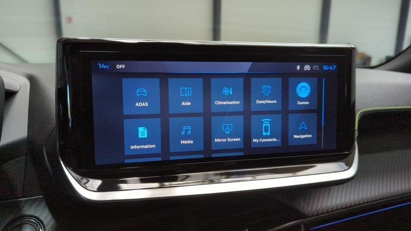 Peugeot 2008 nouveau Hybrid 136 e-dcs6 gt + grip control + toit pano