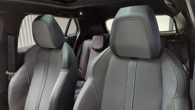 Peugeot 2008 nouveau Hybrid 136 e-dcs6 gt + grip control + toit pano
