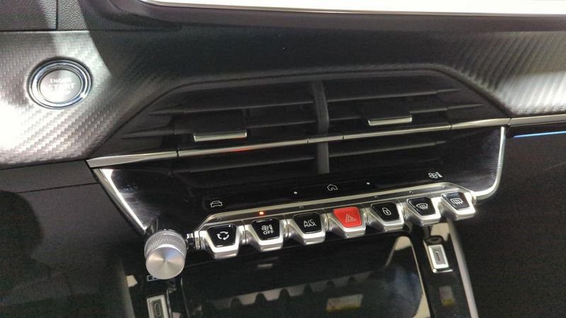 Peugeot 2008 nouveau Hybrid 136 e-dcs6 gt + grip control + toit pano