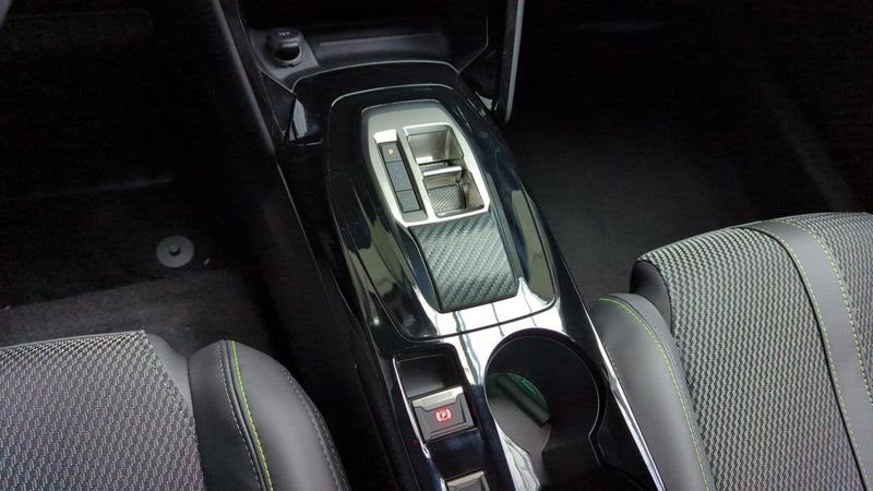 Peugeot 2008 nouveau Hybrid 136 e-dcs6 gt + grip control + toit pano