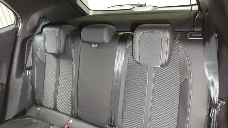 Peugeot 2008 nouveau Hybrid 136 e-dcs6 gt + grip control + toit pano