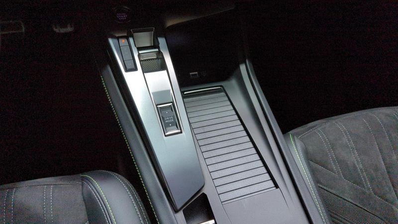 Peugeot 408 Puretech 130 ch s&s eat8 gt + night vision + pack drive assist plus 2.0