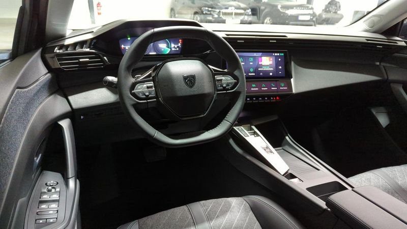 Peugeot 408 Puretech 130 ch s&s eat8 allure + pack vision 360