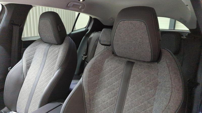 Peugeot 408 Puretech 130 ch s&s eat8 allure + pack vision 360