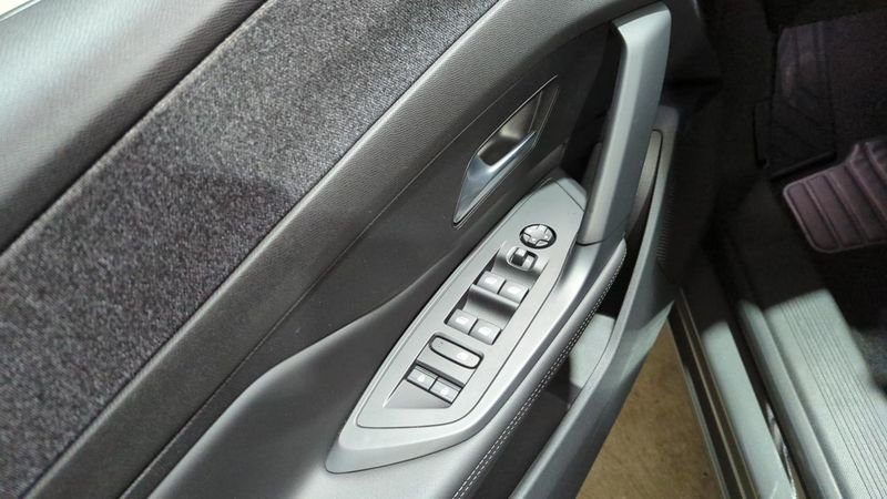 Peugeot 408 Puretech 130 ch s&s eat8 allure + pack vision 360