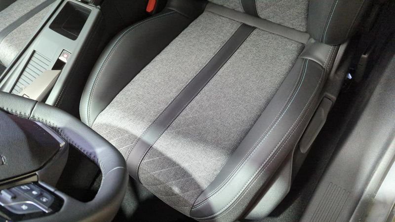 Peugeot 408 Puretech 130 ch s&s eat8 allure + pack vision 360