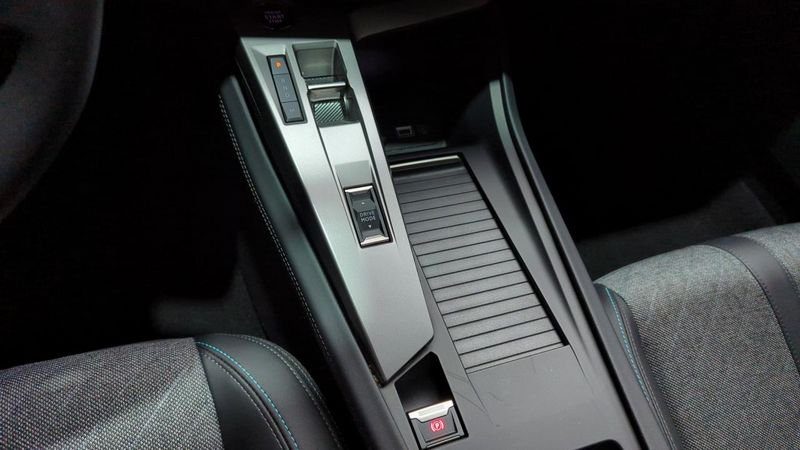 Peugeot 408 Puretech 130 ch s&s eat8 allure + pack vision 360