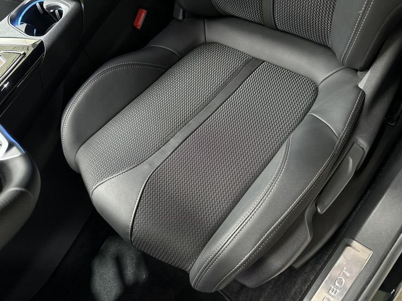 Peugeot 3008 Puretech 130ch s&s eat8 gt + sieges chauffants