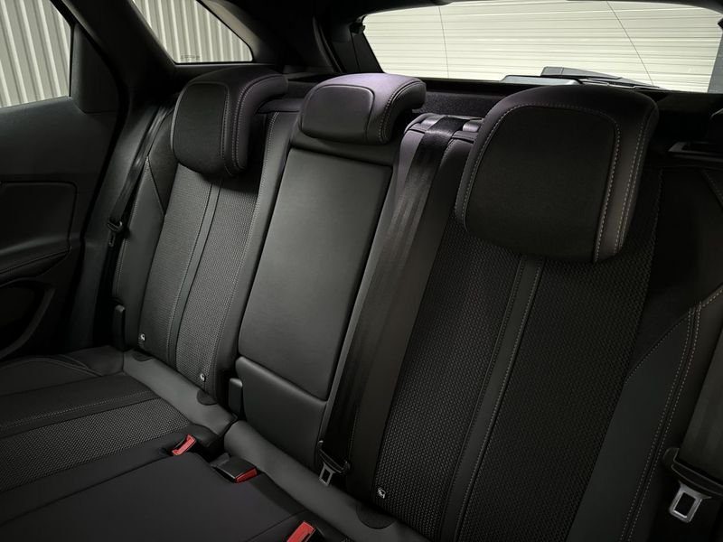 Peugeot 3008 Puretech 130ch s&s eat8 gt + sieges chauffants