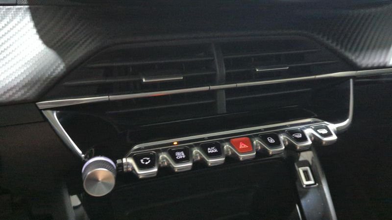 Peugeot 2008 Puretech 130 s&s bvm6 style + camera de recul