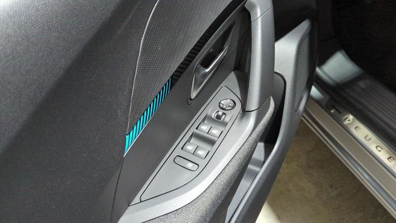 Peugeot 2008 Puretech 130 s&s bvm6 style + camera de recul