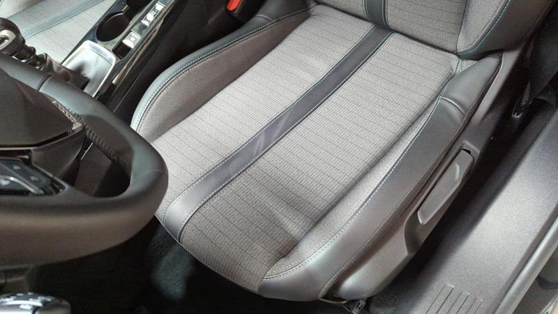 Peugeot 2008 Puretech 100 s&s bvm6 allure + camera de recul