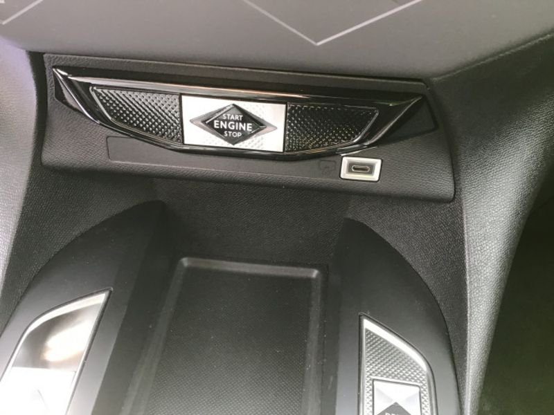 DS DS 3 PureTech 130 EAT8 Performance Line+