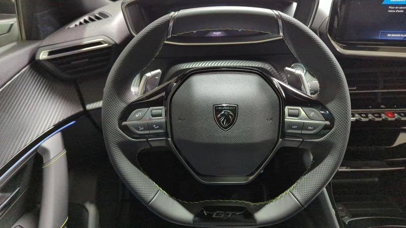 Peugeot 2008 nouveau Hybrid 136 e-dcs6 gt + angles morts + toit pano