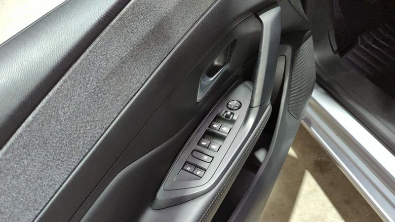 Peugeot 308 Puretech 130ch s&s bvm6 allure pack + sieges chauffants