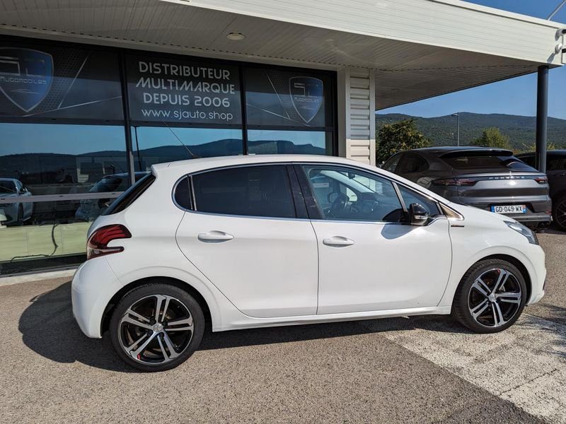 Peugeot 208 1.2i Pure Tech 12V S&S - 110 BERLINE GT Line