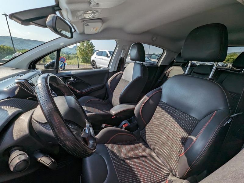 Peugeot 208 1.2i Pure Tech 12V S&S - 110 BERLINE GT Line