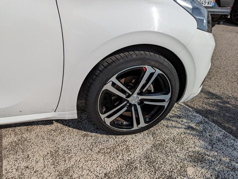 Peugeot 208 1.2i Pure Tech 12V S&S - 110 BERLINE GT Line