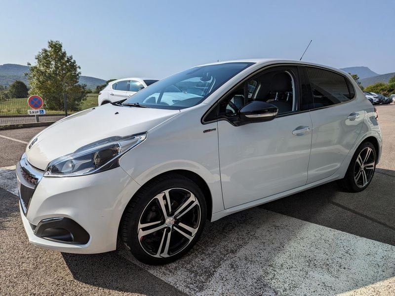 Peugeot 208 1.2i Pure Tech 12V S&S - 110 BERLINE GT Line